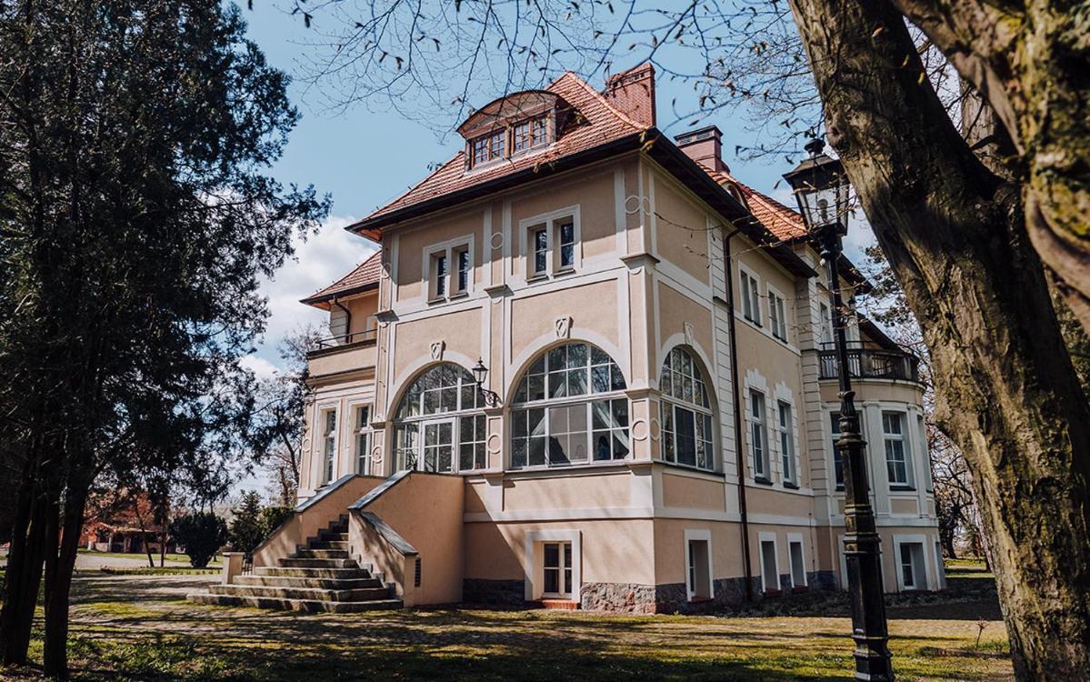 Palac W Debinie Krzeszkowice Exterior photo
